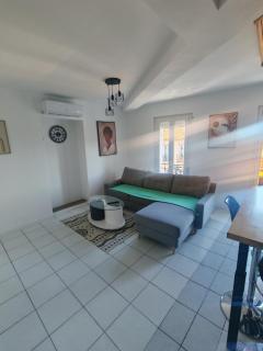 F1 220 metre de la GARE - 1