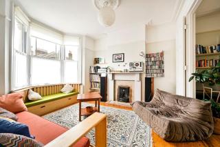 Family-Friendly 3BR House Near Transport & Shops - 8