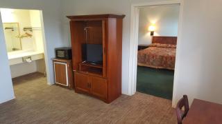 Lake Eufaula Inn & Suites - Checotah - 1