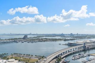 MVR - Swim Relax & Enjoy Jaw-Dropping Views - Miami - 5