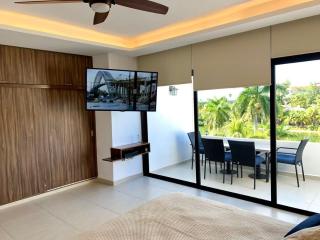 Luxury Holiday Apartment by the Lagoon - 1