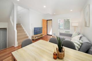 Sunny St Lucia Stay with 5 Beds & Free Parking - Brisbane - 4