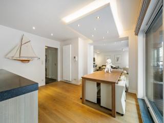 Luxury 4-bedroom apartment with large terrace - 8