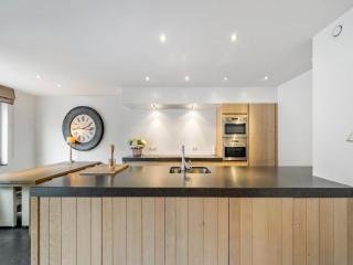 Luxury 4-bedroom apartment with large terrace - 7