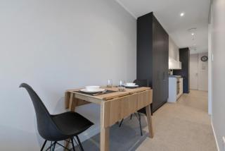 Vibrant City Apt with Rooftop City Views and Wi-Fi - Auckland - 8
