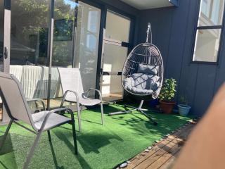 Fully Furnished & Family-Ready Charming 3-bedroom in Vibrant Auckland - Auckland - 0