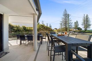 Beachfront with pool ocean views and pet friendly - Buddina - 3