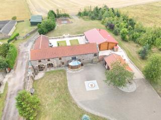 Luxury Home, The Residence - Sleeps 10 with 2 Hot Tubs & Scenic Views - Durham - 3