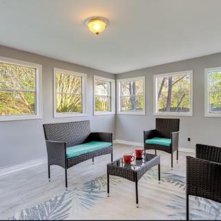 Stylish Retreat in Lawrenceville - 7