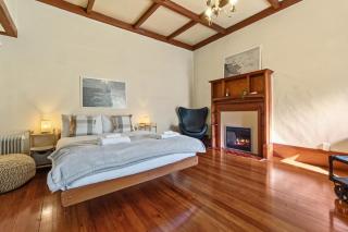 Hamilton Hideaway - Close to Town - 2