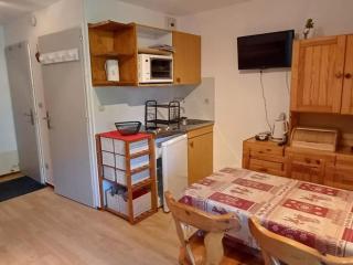 Studio Chaleureux pour 4 Pers., Balcon ensoleillé et Parking - FR-1-676-224 - 0