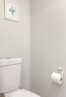 Stylish 3BR Townhouse with Backyard,and Easy Parking - 1