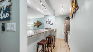 Renovated Condo 4-Min Walk to Beach & Pools - 4