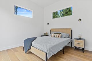 Woodstar Tiny House 1br1ba Deck & Pool Access - 3