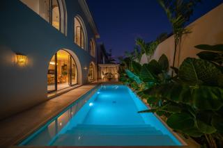 Villa Padang Senang - Tropical Luxe 3BR, Short Walk to the Beach - 9