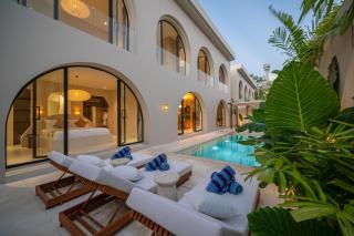 Villa Padang Senang - Tropical Luxe 3BR, Short Walk to the Beach - 0
