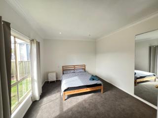 Comfortable Queen Room next to Shopping Centre and Station - SH3 - 9