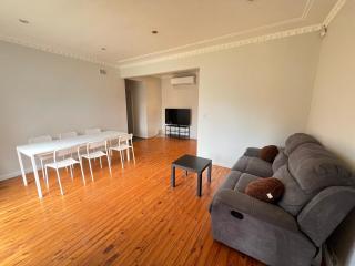 Comfortable Queen Room close to Station and Shops - SH4 - Toongabbie West - 7