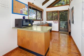 Malua Bay Treehouse, Walking Distance to Beach - Malua Bay - 2