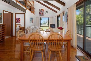 Malua Bay Treehouse, Walking Distance to Beach - 7
