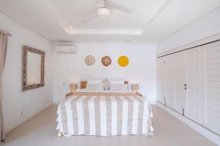 Elsies Villa - With Cook, Butler, Private Gym and Pool Table - Canggu - 9