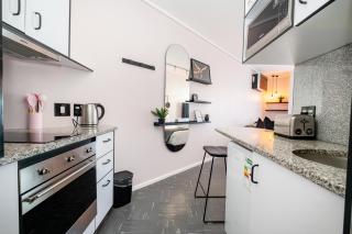 Top Floor Sea Point Studio With Mountain Views - Ciudad del Cabo - 7