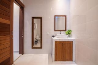 8 Bedrooms Private Pool Villa Cemagi - 1