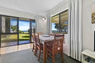 Dolphin View on South Esplanade - Bongaree - 8