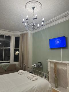 Luxury King Room In the Heart Of Edinburgh - 7