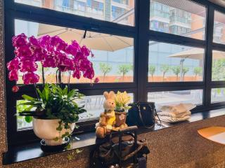 Dayin Hotel -Shanghai Hongqiao Beixinjing Metro Station Branch -Large Social Area -Bar -Café -Gym -Free Laundry Luggage Storage -24H Front Desk-English Service - Shanghai - 8