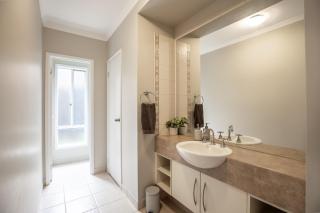 Daintree Family Getaway Huge yard Aircon Heating Sleeps 12 Parks Beaches Table Tennis - Ocean Grove - 4