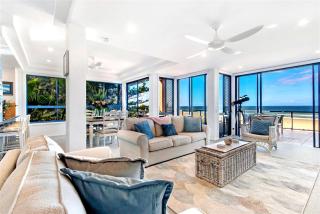 Beachfront Escape Stay 5 Pay 4 - Whale Season - Gold Coast - 3