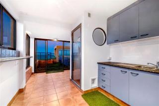 Beachfront Escape Stay 5 Pay 4 - Whale Season - 4