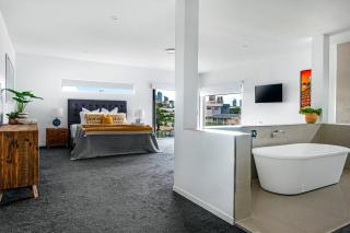 Majestic Palms Winter Special Stay 5 Pay 4 - 8