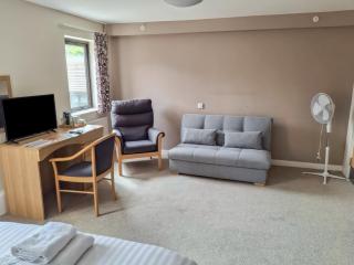 The Driftwood Dwelling at Marine Court - 8