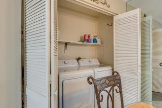 Community Pool and Gym Apt 5 Mi to Laughlin Casinos - 1