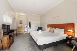 Siana Studio - NEW listing - 7