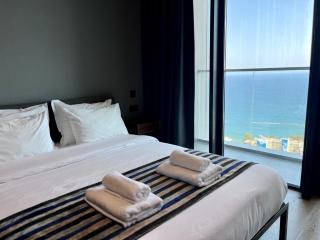 STAY ONLY Tower Suites - Limassol - 8