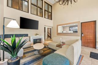 Super 8 by Wyndham Elgin - Elgin - 1