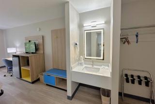 Days Inn by Wyndham Holland - Holland - 2