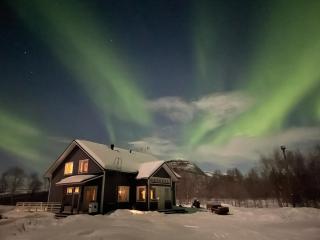 Spacious Riverside Home with Aurora and Wilderness - Utsjoki - 0