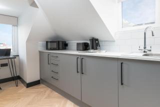Modern 1-bed flat in Derby by Renzo, Free Parking, Perfect for Contractors! - Derby - 4