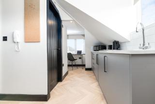 Modern 1-bed flat in Derby by Renzo, Free Parking, Perfect for Contractors! - 5