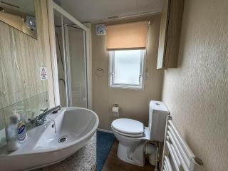 Lovely 6 Berth Caravan At Seawick Holiday Park In Essex Ref 27008S - 2