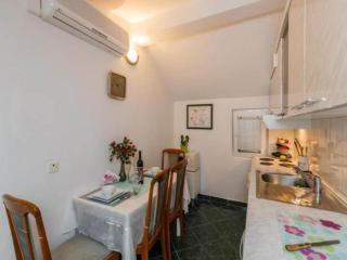 Apartments Roda - One Bedroom Apartment with Terrace Mira - ST - 6