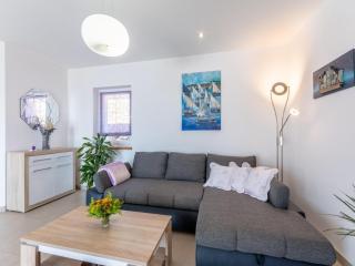 Villa Blue Sky - Three Bedroom Villa with Pool - 9