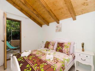 Four-Bedroom villa with pool - 7