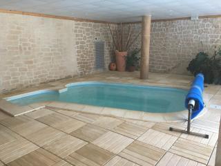 F2 avec piscine et jacuzzi - 9