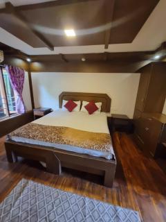 Lake Paradise Hoseboat - 3