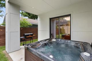 The Floral Home 4BR Downtown Dallas with Hot Tub - 9